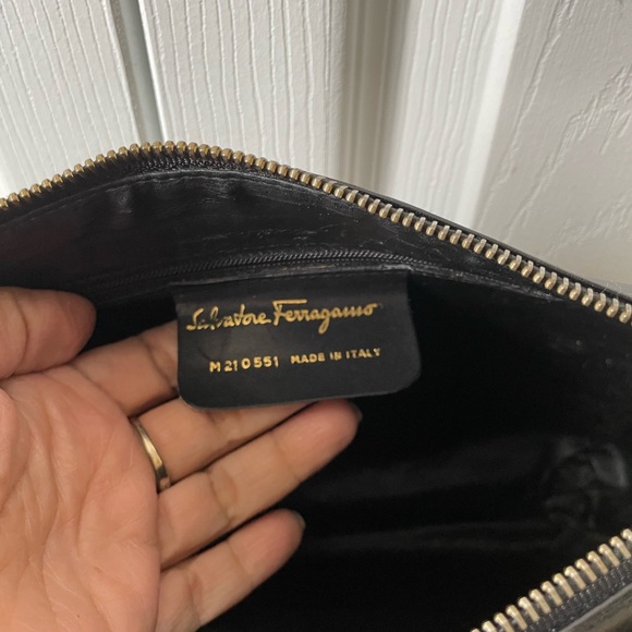 Salvatore Ferragamo Vera Crossbody bag in Black leather - Picture 8 of 10
